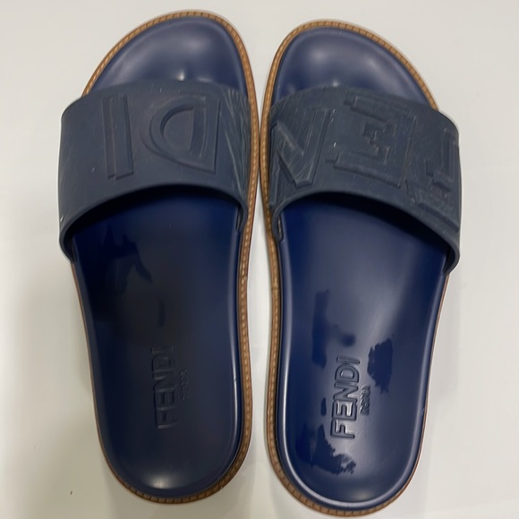 Authentic Fendi Men’s rubber slide - Picture 2 of 4